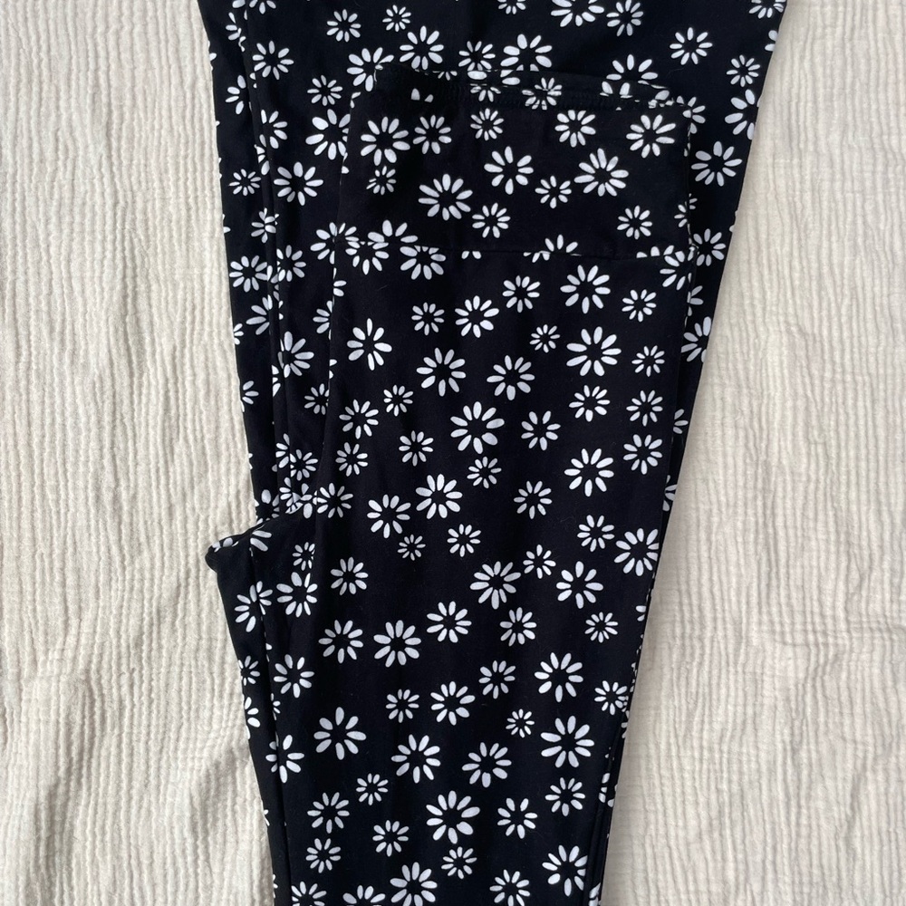 Black Floral Flare Leggings